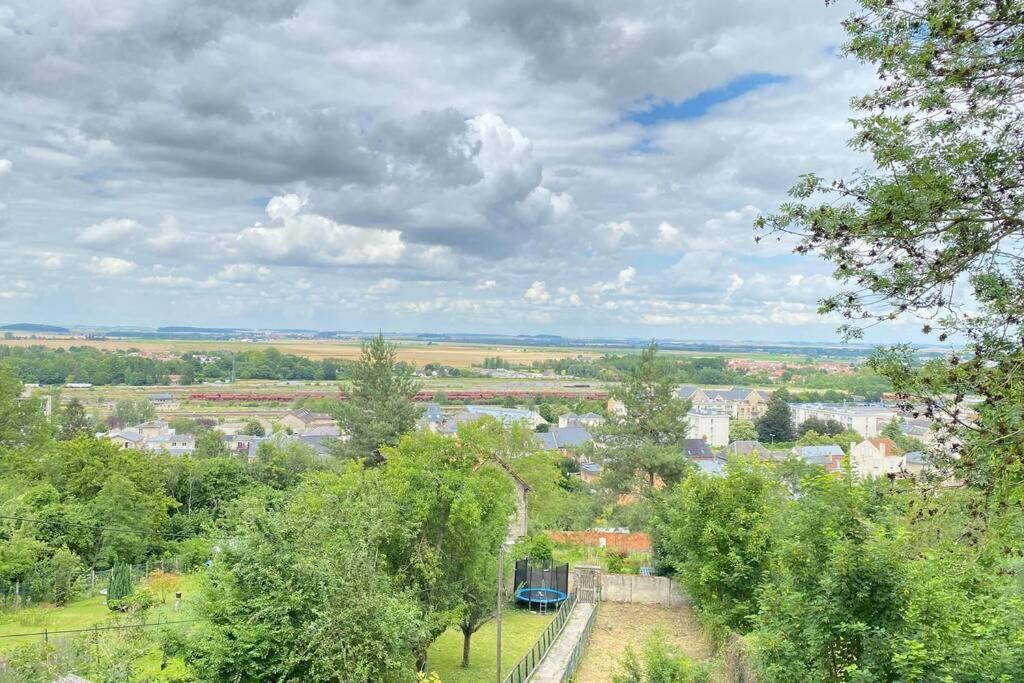 Appartement Rez-de-chaussée Laon Exterior foto